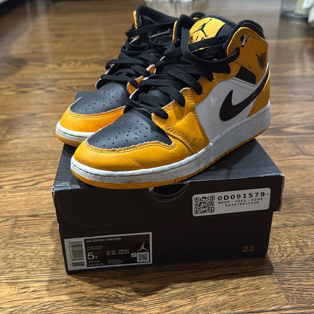 Air Jordan Kids sneakers